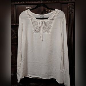 Elegant White Lace Detail Women's Top